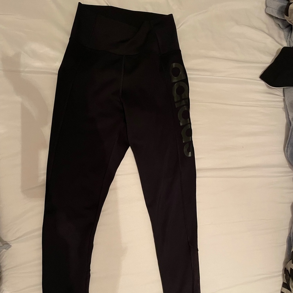 ADIDAS LEGGINGS SUPER CUTE!